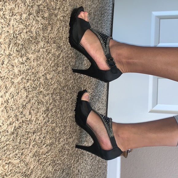 Heels - Picture 3 of 4